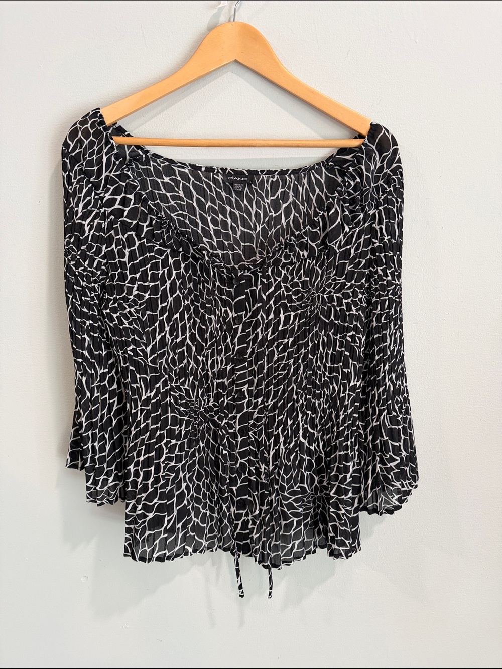 Chico's Black and White Printed Peasant‎ Blouse. Adorable!